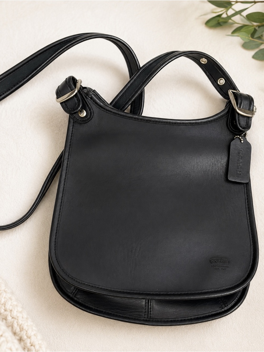 Coach Vintage Black Leather Flap Crossbody Shoulder Bag Purse USA Adjustable - Picture 2 of 3